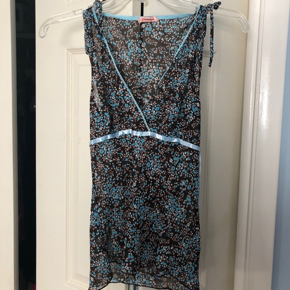 No wrinkle floral v neck blouse